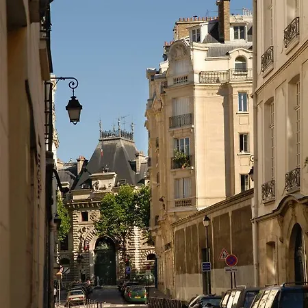 アパート The Sleeping Lion