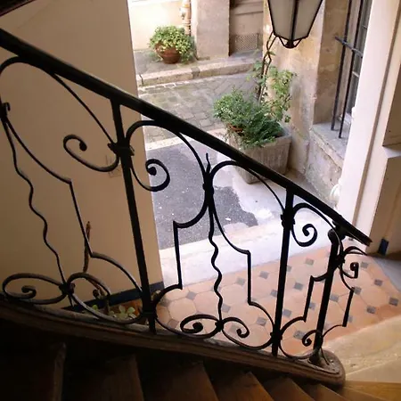 The Sleeping Lion Apartament Paryż