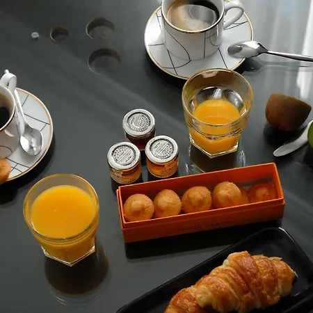 The Sleeping Lion * Paryż